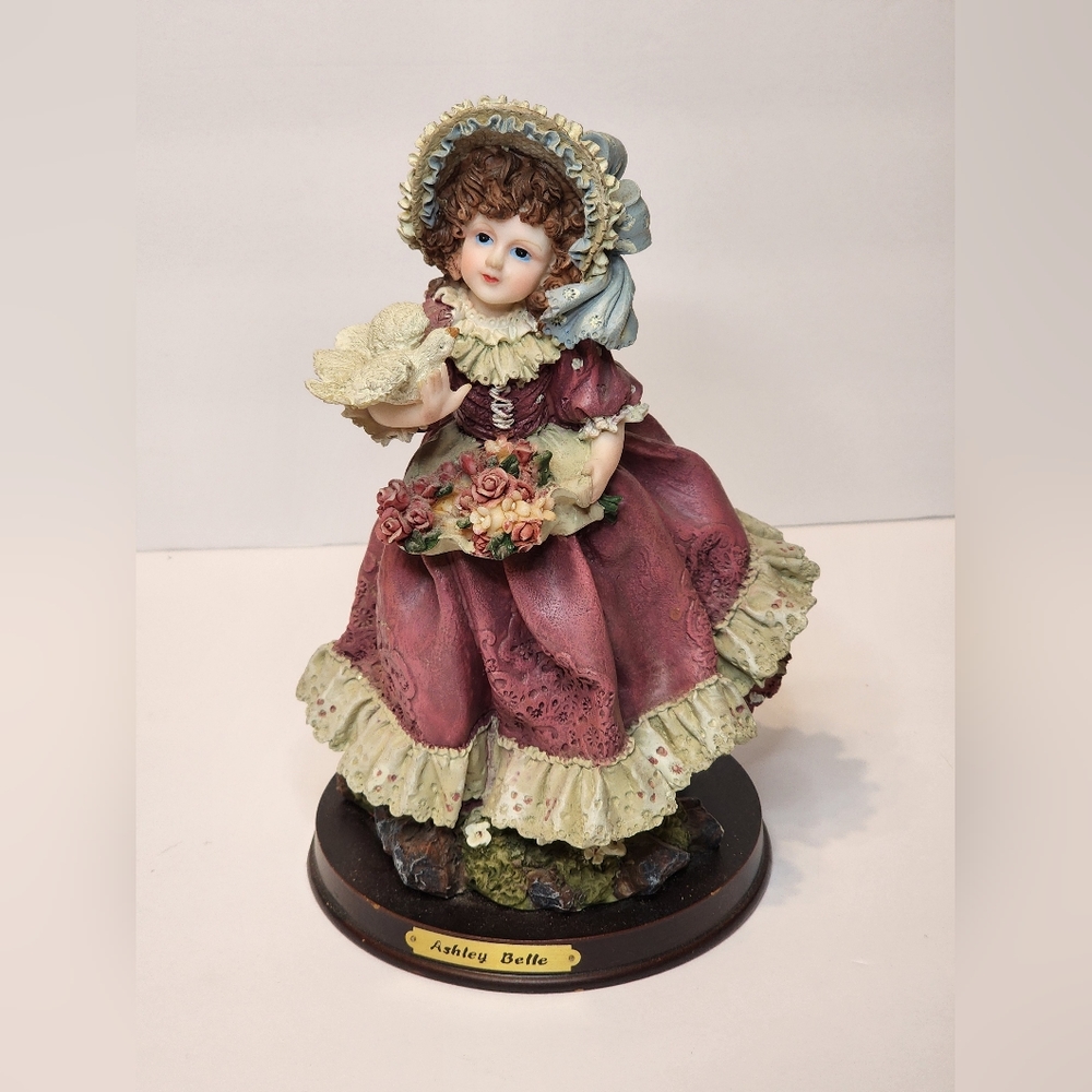 Vintage Beautiful Ashley Belle Figurine With Flowers & Dove
